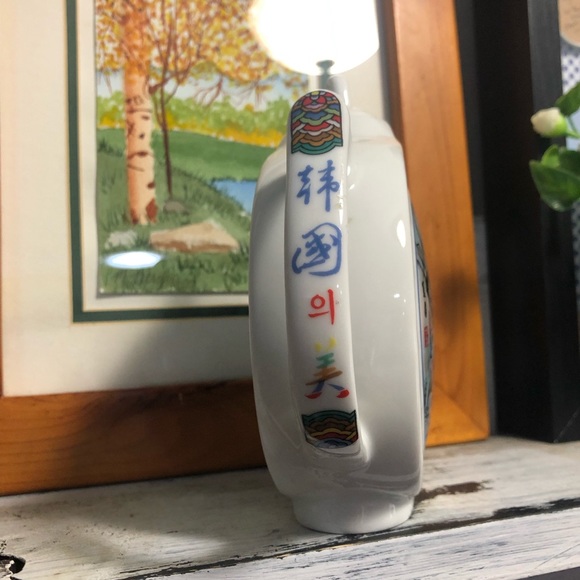 Gorgeous Korean Concubine Teapot & Tea Cup Set - Picture 6 of 7